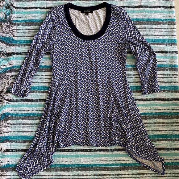 Karen Kane Blue and White Diamond Patterned Shirt - Picture 4 of 7